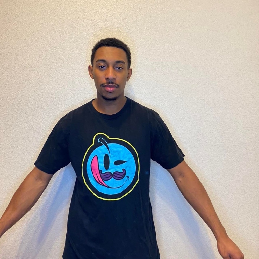 YUMS T-SHIRT